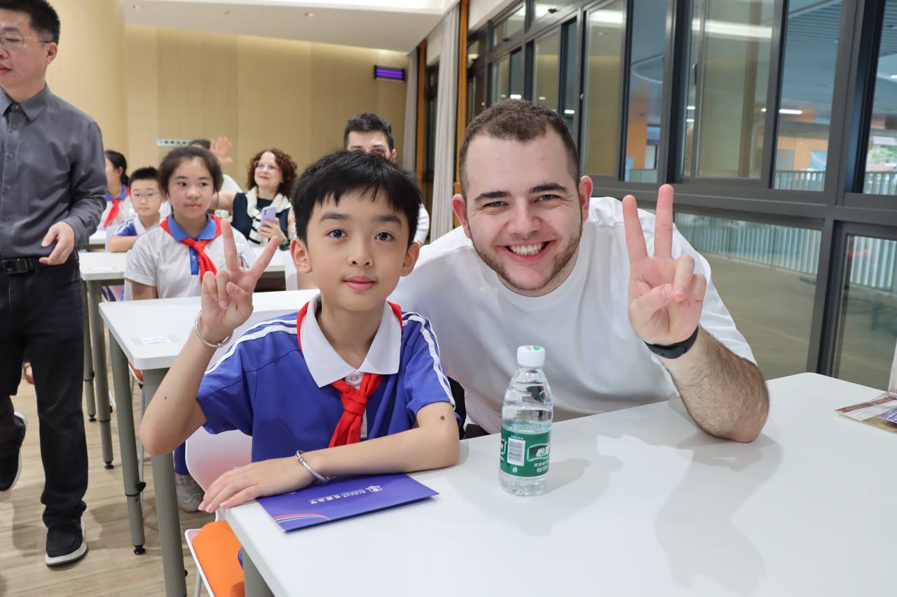 photo_5253582191374490190_y