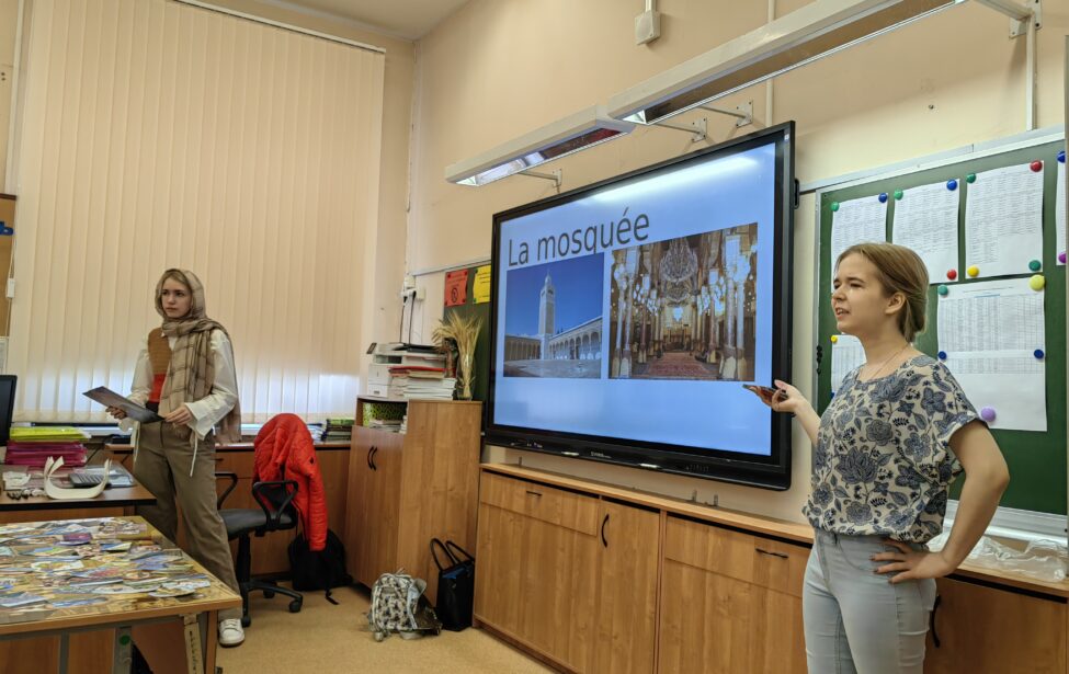Студенты ИИЯ провели интерактивную лекцию для школьников
