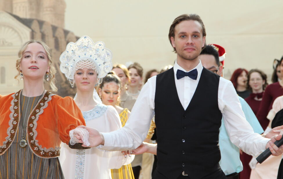 Студенты ИКИ — участники Пушкинского бала в Галерее Ильи Глазунова