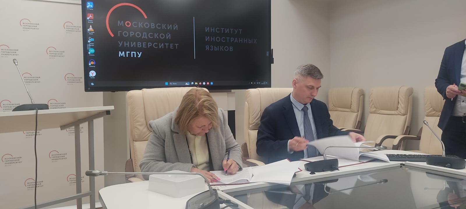 Делегация из университета Матансаса в ИИЯ