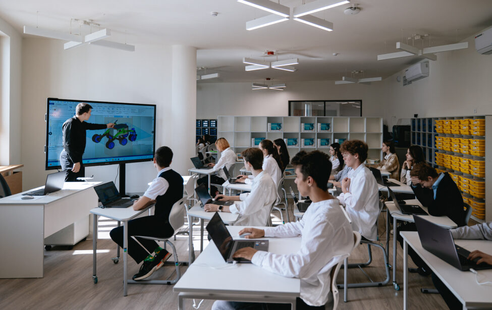 Выпускники предпрофессиональных классов столицы показали на&nbsp;ЕГЭ лучшие в&nbsp;стране результаты