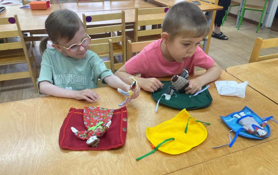 Творим вместе: проект &laquo;Мир в&nbsp;ладошках&raquo;