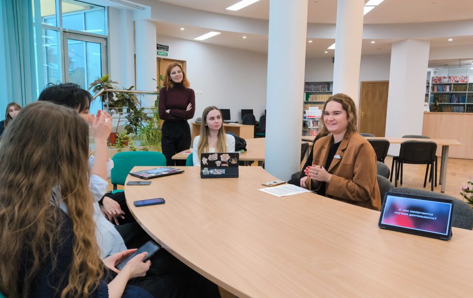 Студенты на&nbsp;встрече клуба LINGUA