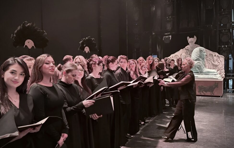Хор МГПУ «Контраст» выступил в Театре на Цветном