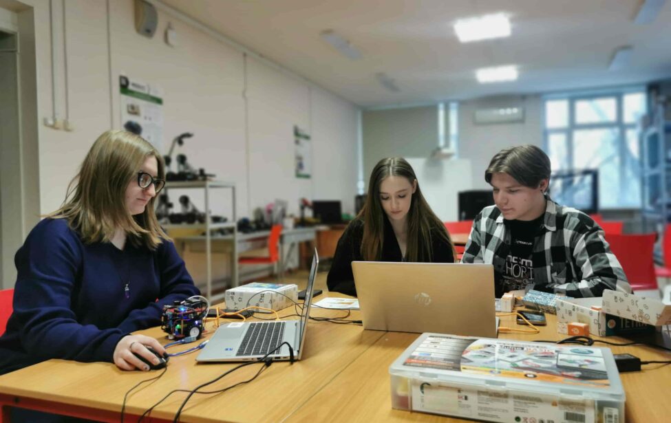 Доцент ИЦО поделился опытом создания телеграм-бота, управляющего моделью умного освещения