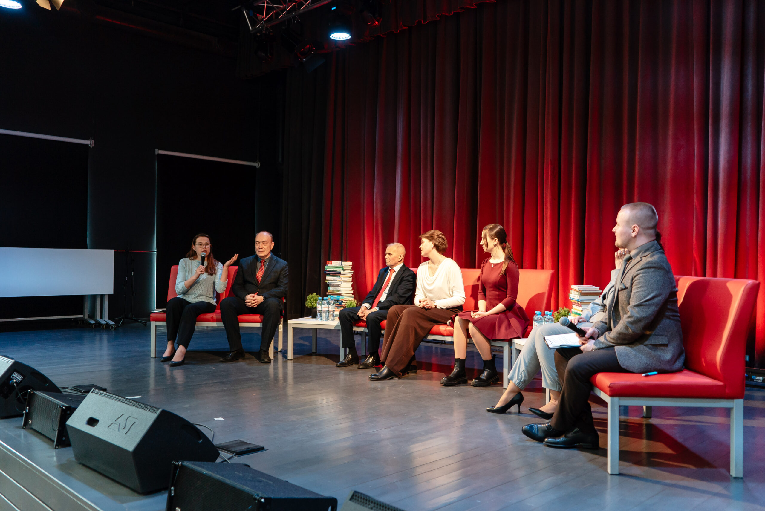 В ИППО прошло образовательное ток-шоу «Профессиональный трек — наука»