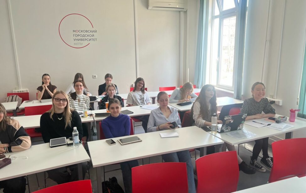 Сессия постерных докладов &laquo;Романский мир: язык, культура, идентичность&raquo; прошла в&nbsp;ИИЯ