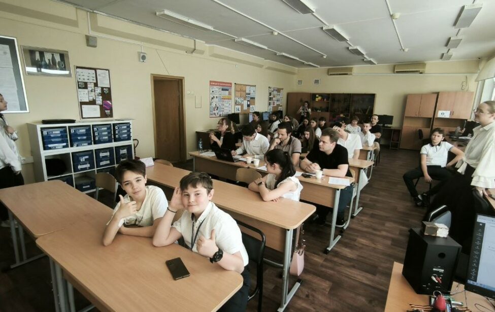 Студенты ИЦО стали экспертами хакатона чат-ботов Школы МГПУ