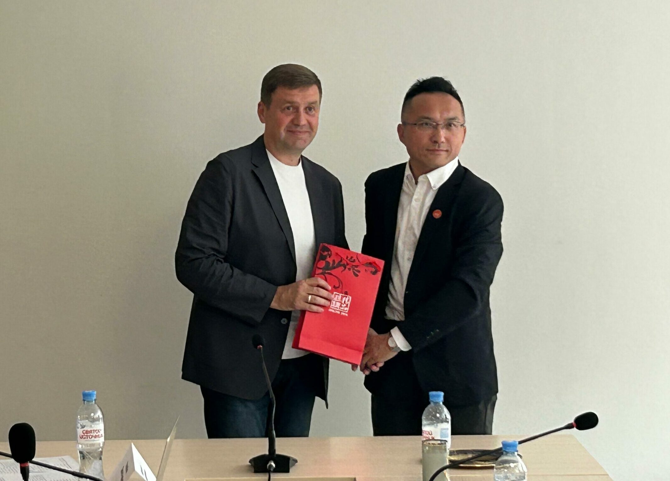 7a06f68b-bbde-45aa-abc0-4c899e8dccb6