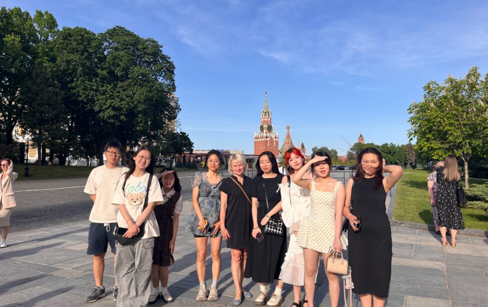 Знакомство с русской культурой: студенты ИИЯ МГПУ посетили балет «Лебединое озеро» в Большом Кремлёвском дворце