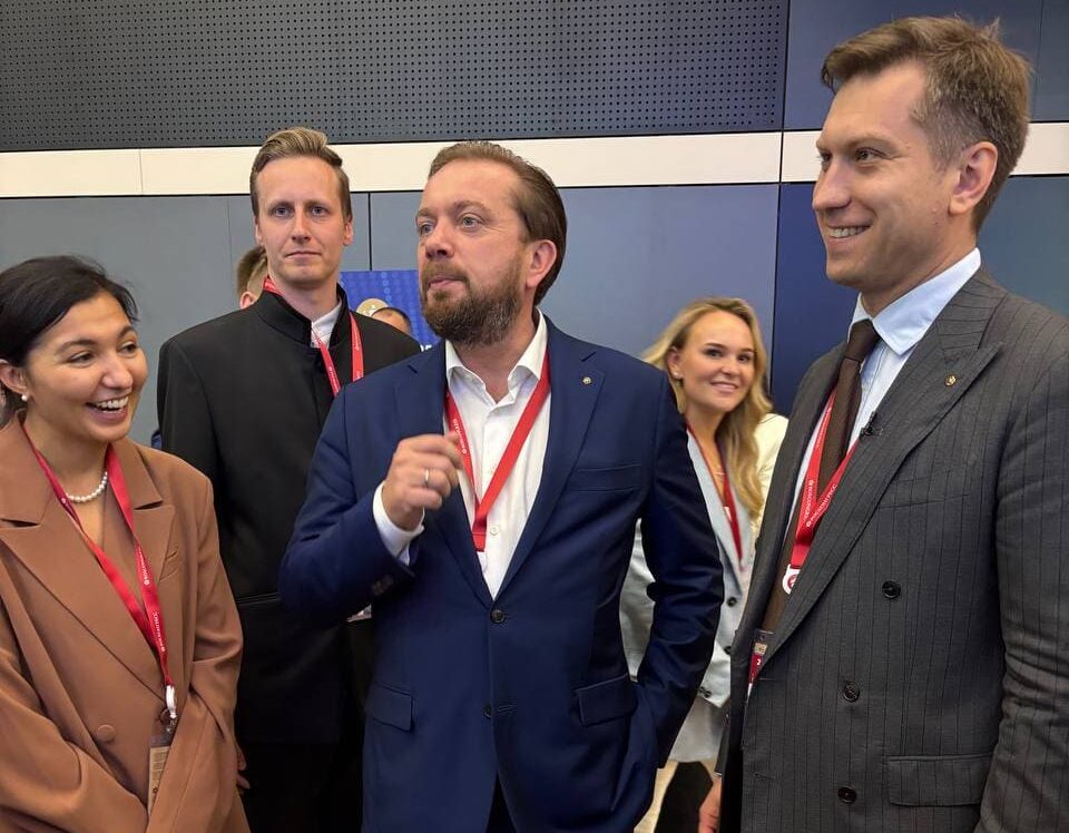 5 395 837 022 956 023 808