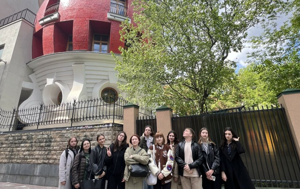 Студенты ИИЯ на экскурсии по достопримечательностям Басманного района