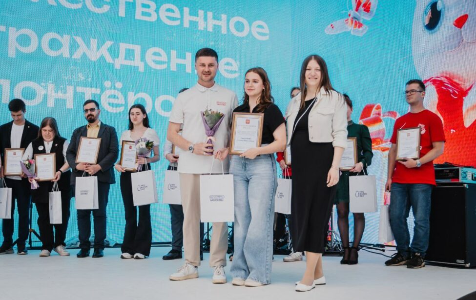 Студенток ИЦО наградили за вклад в работу Международного волонтерского корпуса