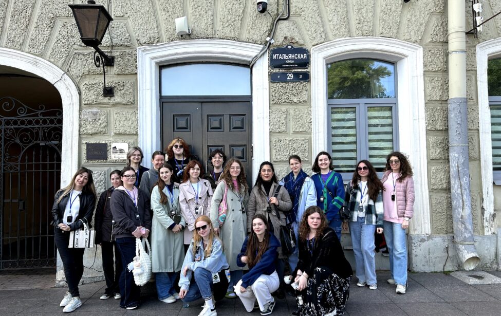 Студенты ИИЯ отправились в поездку по итальянским местам Санкт-Петербурга