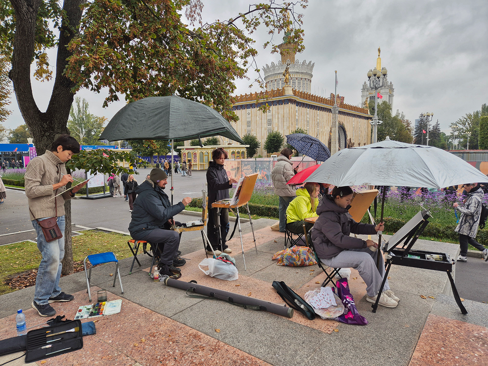 МГПУ провел большой пленэр на ВДНХ
