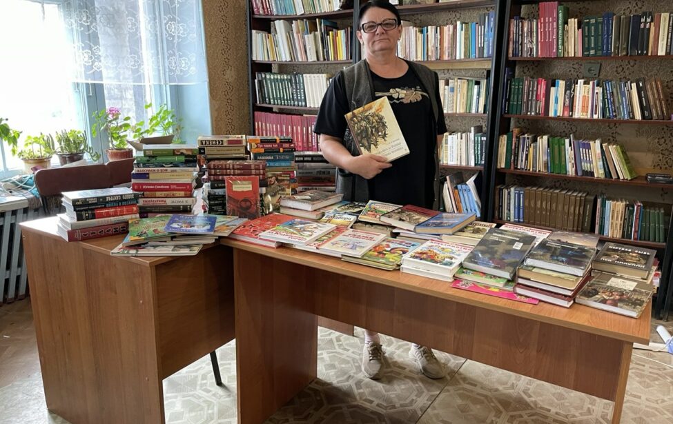 Студенты ИИЯ помогли собрать книги для сельской библиотеки