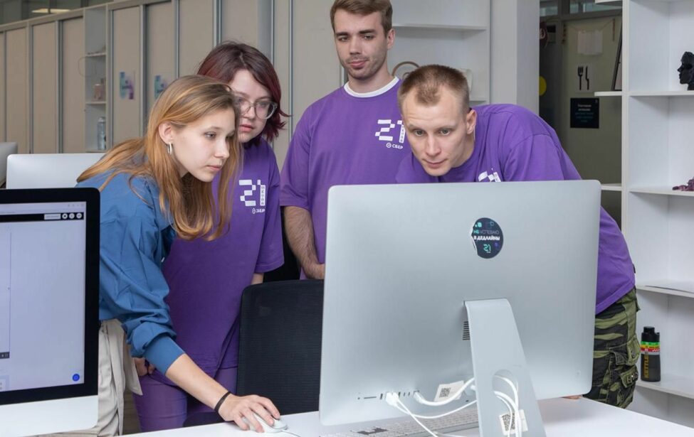 Юные москвичи попробуют себя в роли программистов на базе школы ведущей ИТ-компании