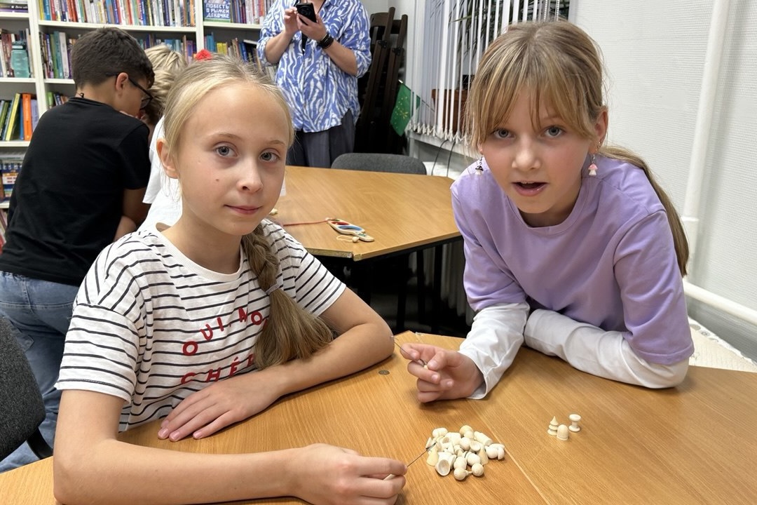 photo_5339285738325408659_y