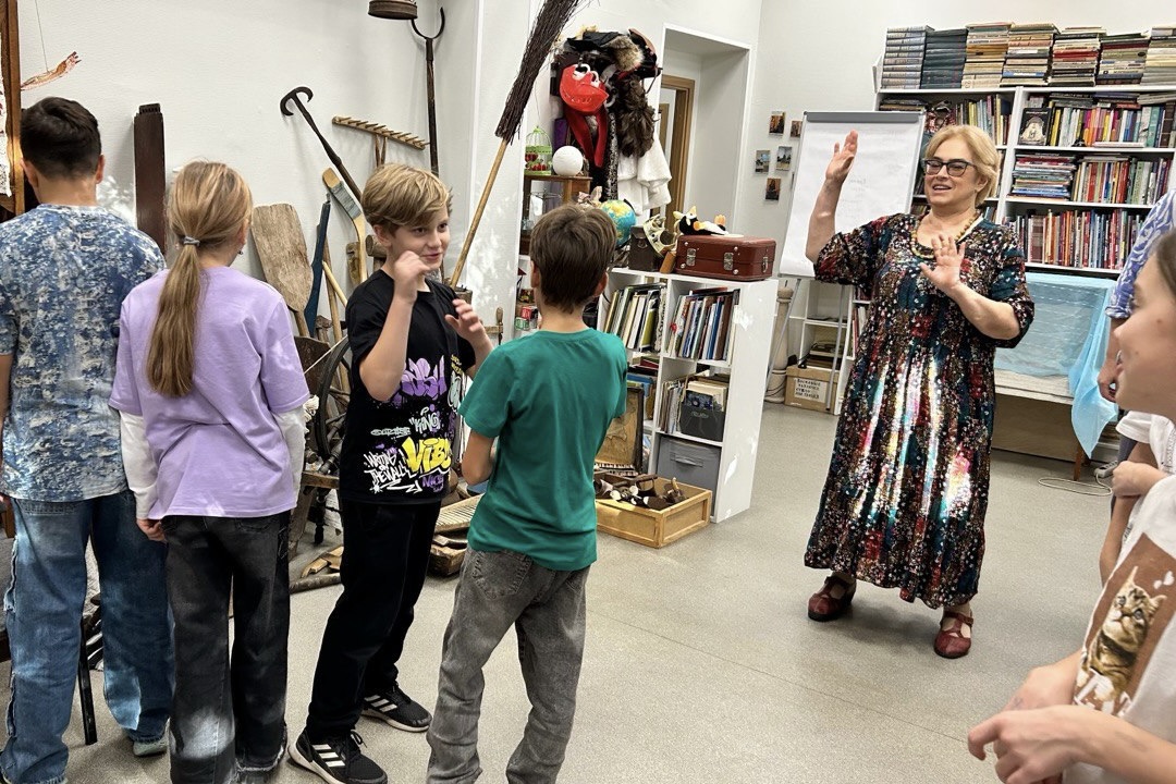 photo_5339285738325408660_y