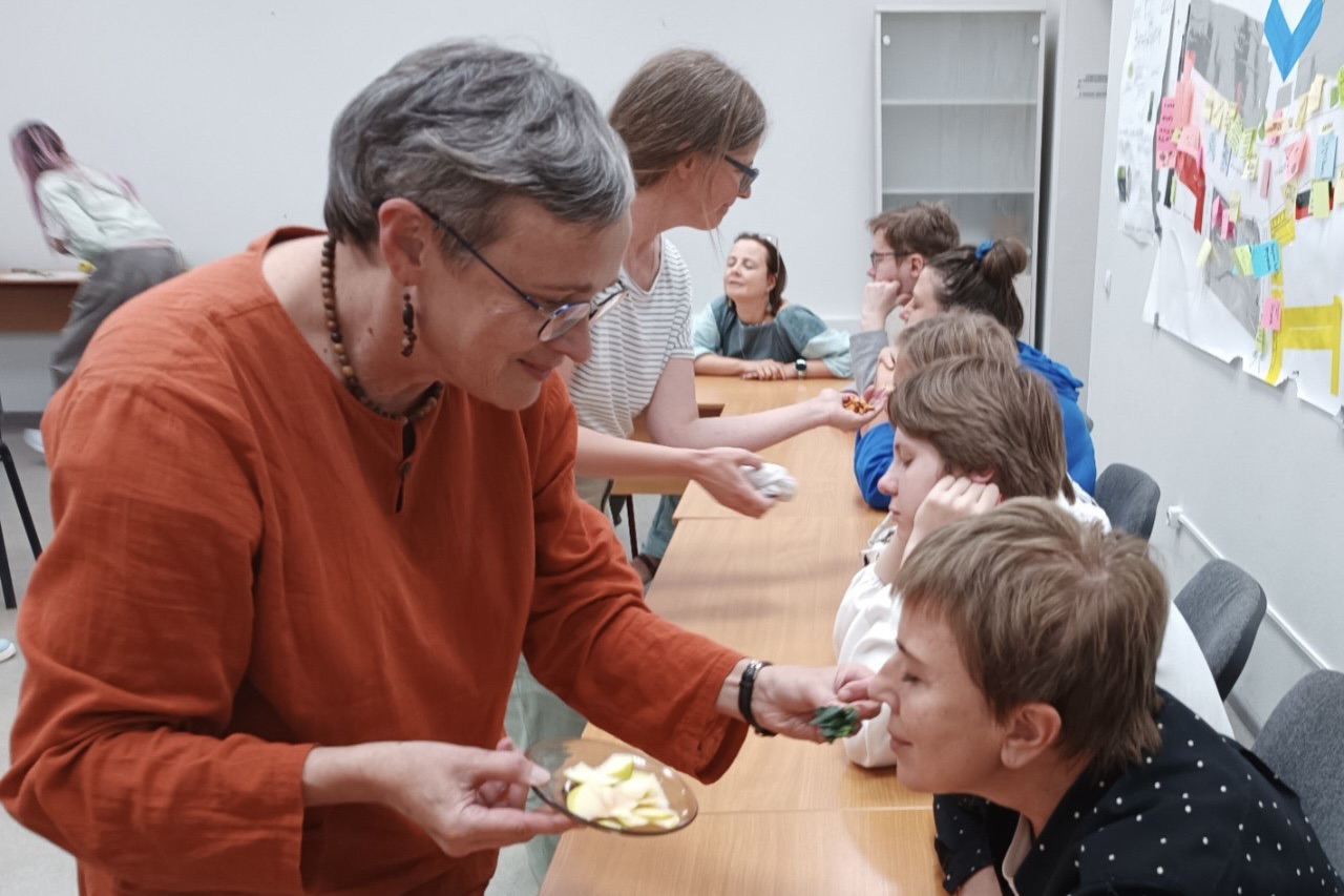 photo_5361756109569912817_y