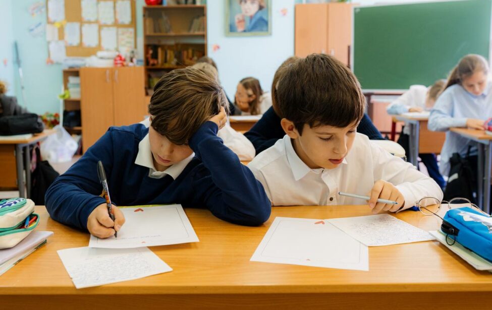 Лоскутное одеяло: в Университетской школе прошла теплая акция ко Дню пожилого человека