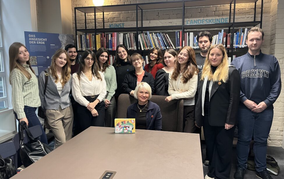 Студенты-германисты на экскурсии в немецкой библиотеке