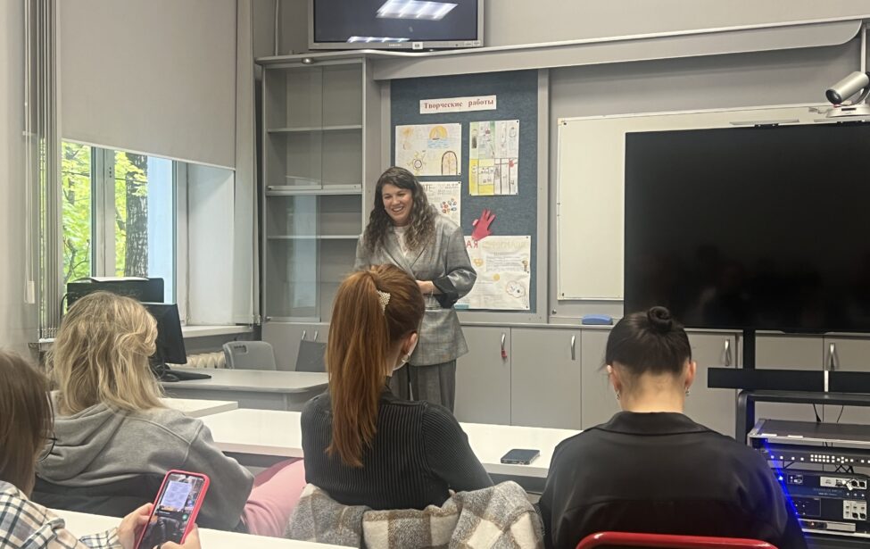 Встреча будущих коррекционных педагогов со специалистом школы «Моя семья»