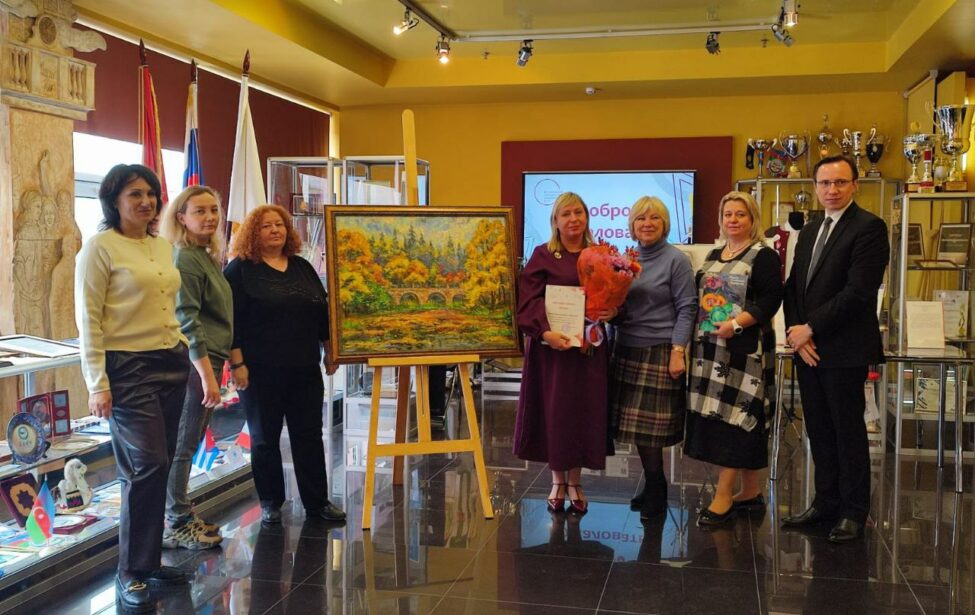 Картина «Гармония осени» передана в фонд университетского музея