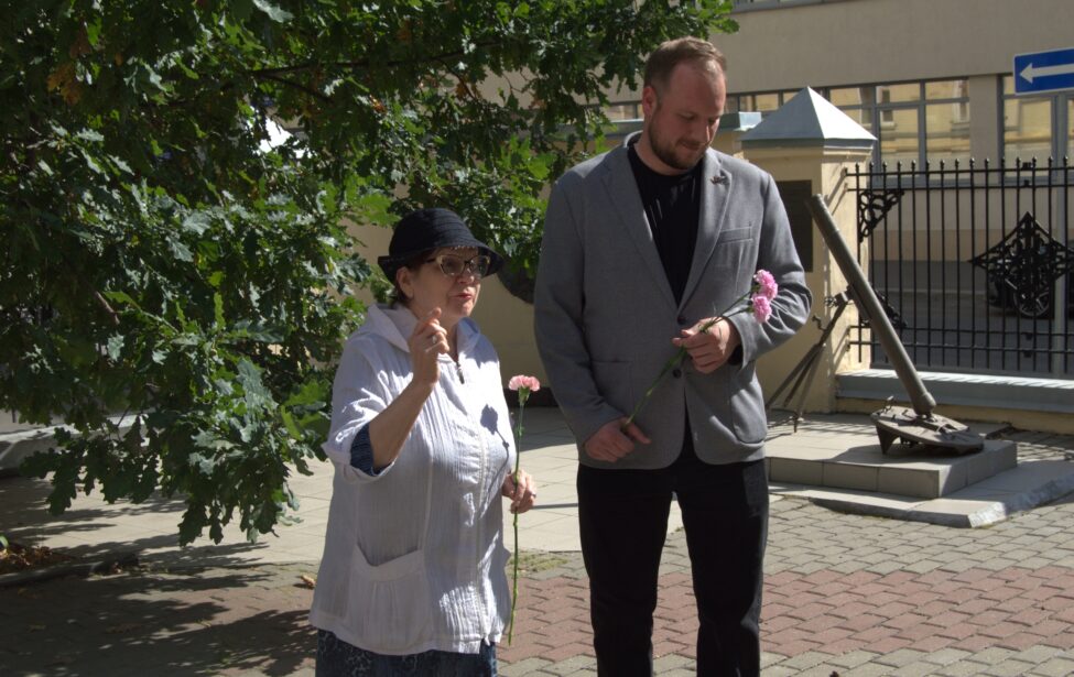 Возложение цветов