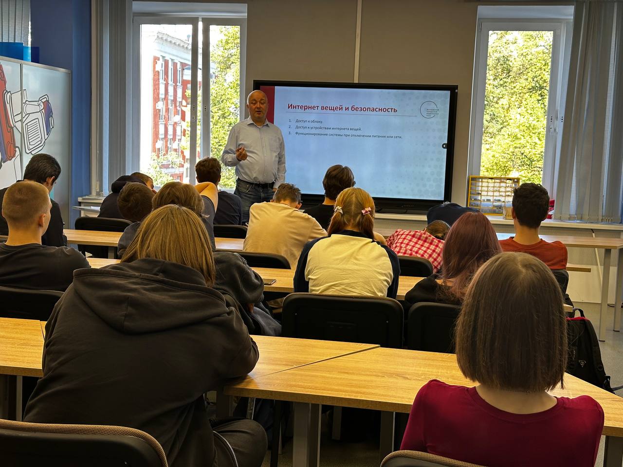 Эксперт МГПУ рассказал школьникам ИТ-классов об интернете вещей и цифровых двойниках