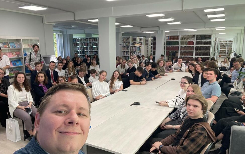 Ученики Университетской школы МГПУ погрузились в будущее информатики на конференции в РАО