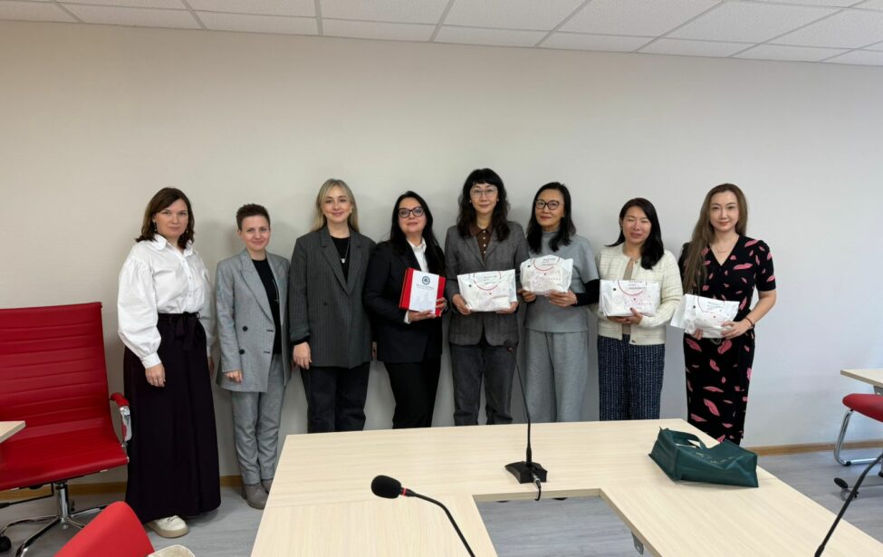 Встреча с делегацией деятелей искусства и науки города Шэньчжэнь (КНР)