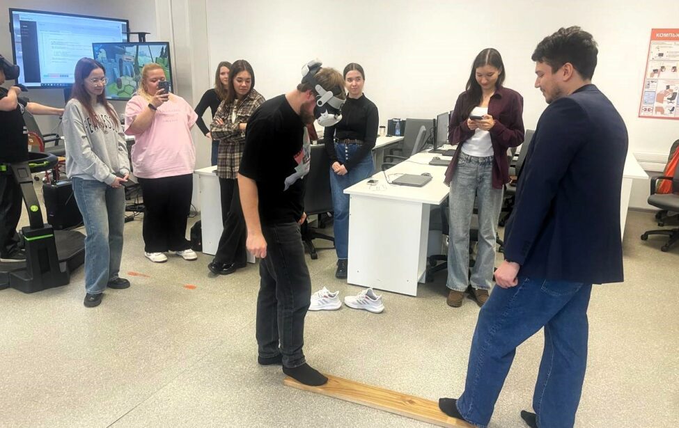 Выездное занятие студентов ИЦО в лаборатории виртуальной реальности