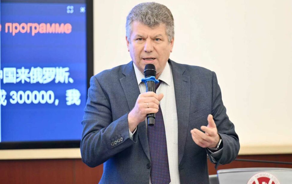 Вадиму Гриншкуну присвоен статус приглашенного профессора Ляонинского педагогического университета