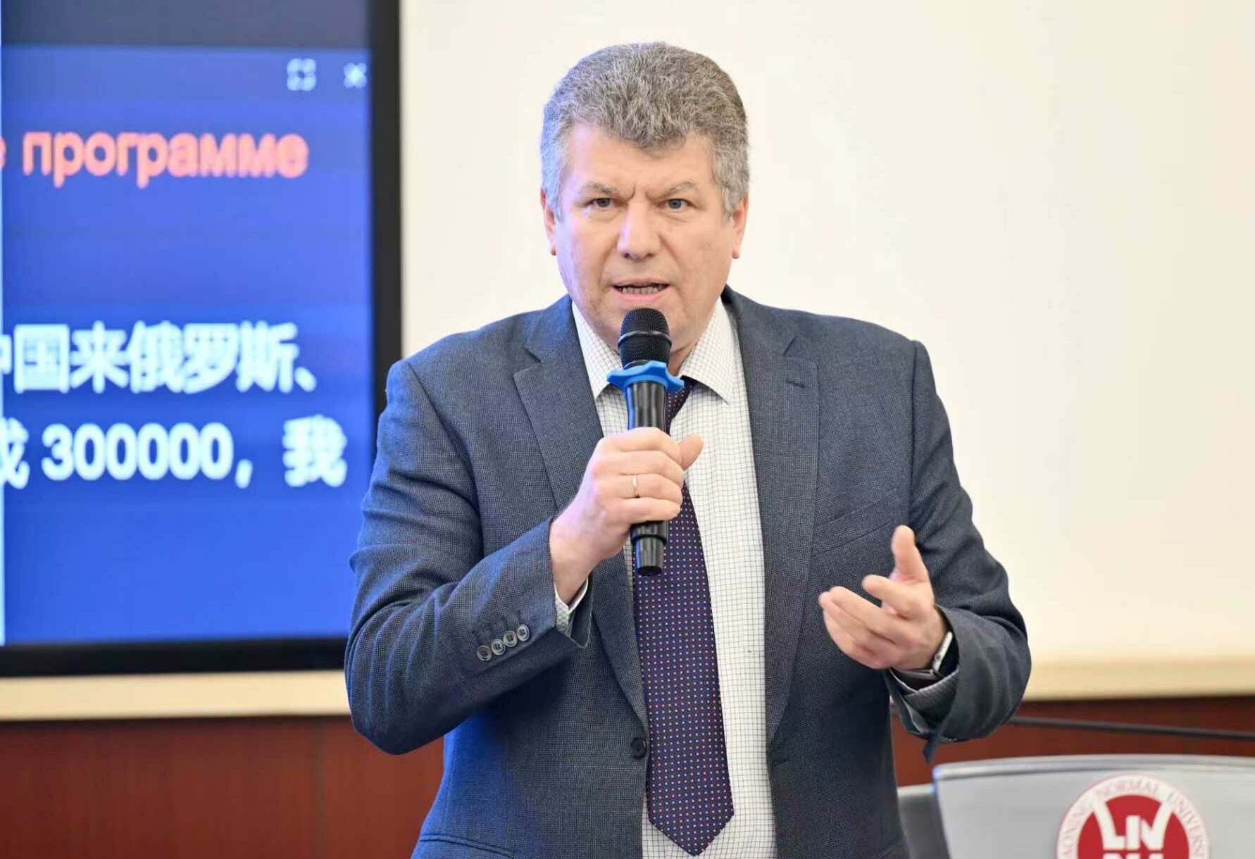 Вадиму Гриншкуну присвоен статус приглашенного профессора Ляонинского педагогического университета