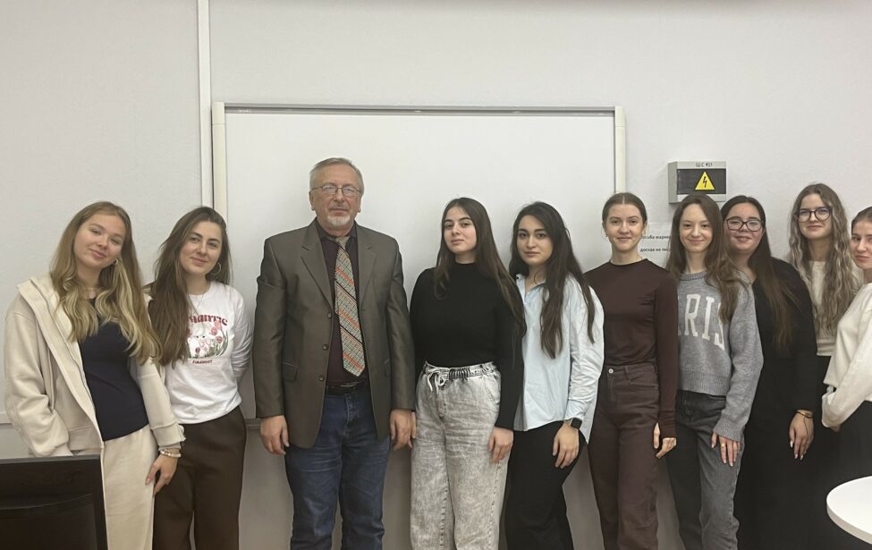 Интерактивный семинар на английском языке по использованию ИИ провел доцент ИЦО