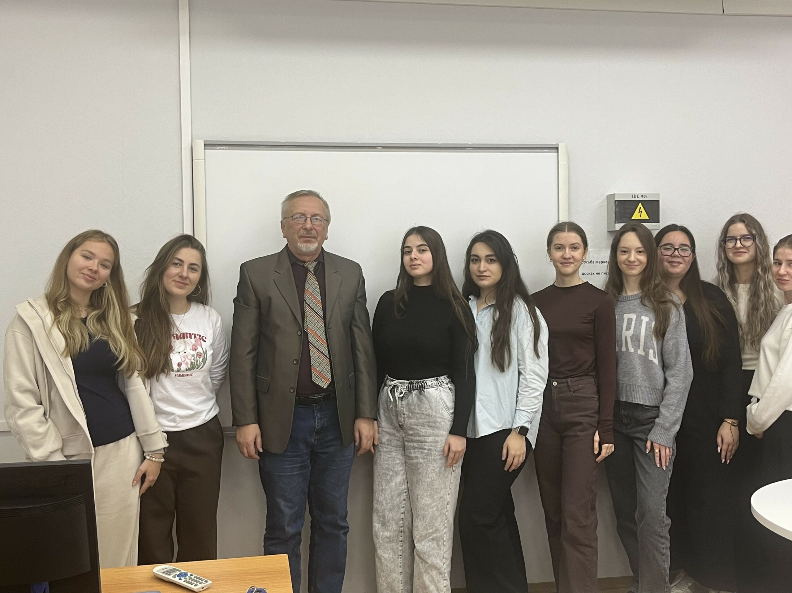 Интерактивный семинар на английском языке по использованию ИИ провел доцент ИЦО