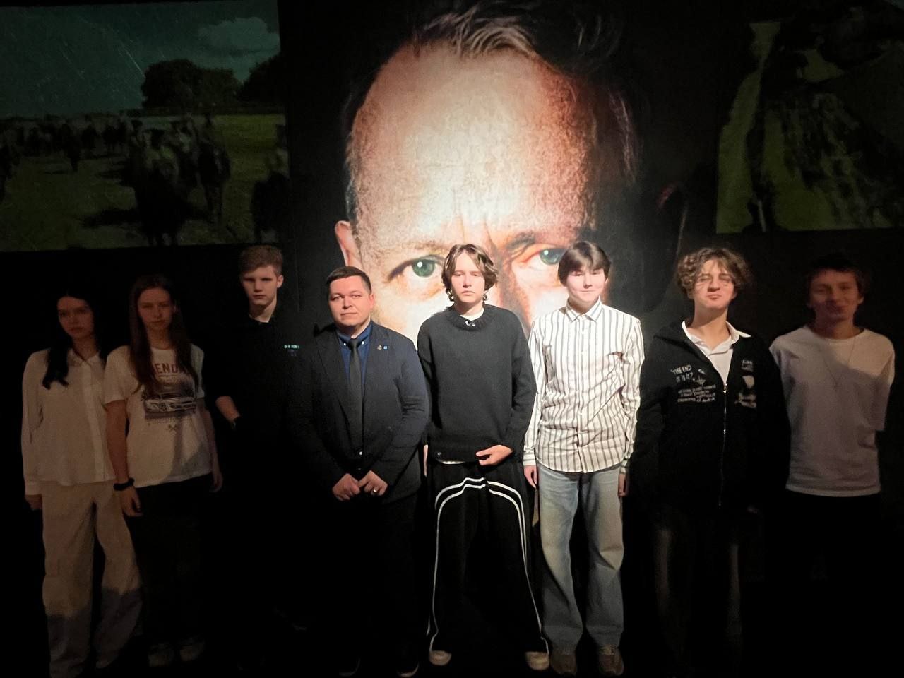 «Разговоры о важном» у ребят из 10 «Ю» класса на этой неделе прошли в Музее современной истории России