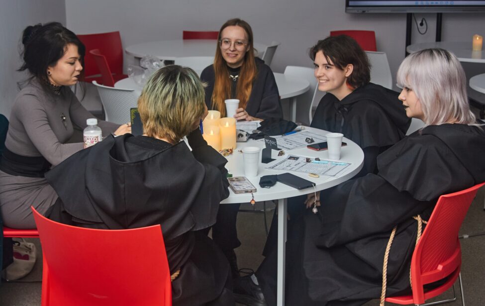 Литературный клуб #monoLit открыл сезон встречей о сверхъестественном