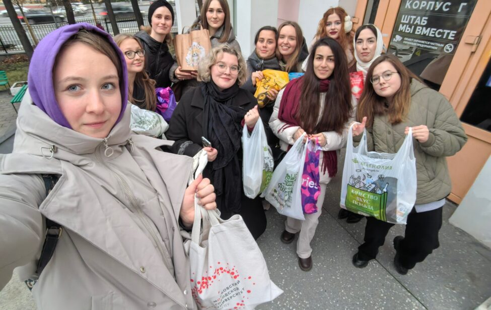 Волонтеры ИИЯ приняли участие в работе штаба «Москва помогает»