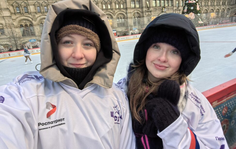 Студенты ИИЯ стали волонтерами хоккейного гала-матча на&nbsp;главном катке страны