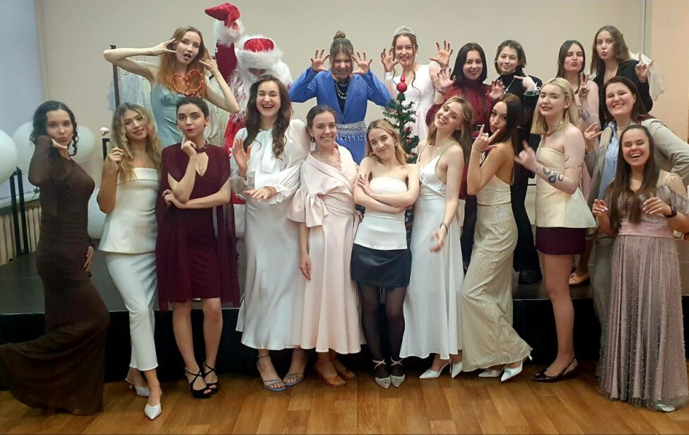 Студенты СКД представили новогодний свадебный салон
