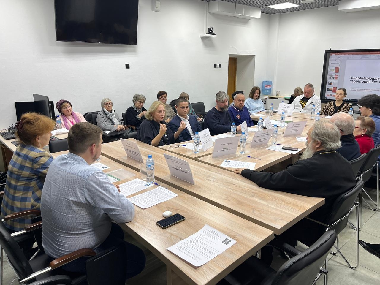 Круглый стол