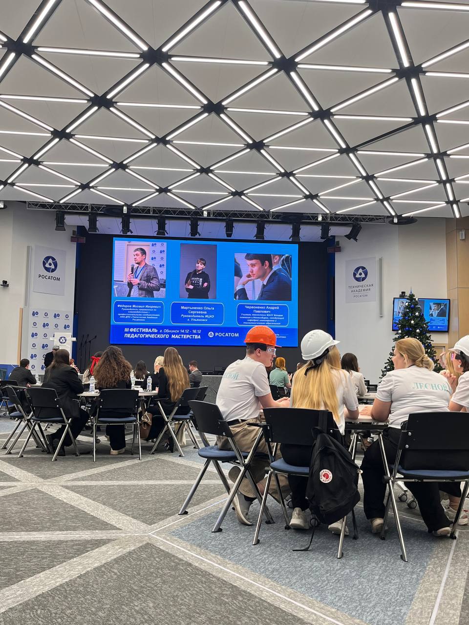 Студенты ИЦО приняли участие в работе проекта "Больше, чем работа"