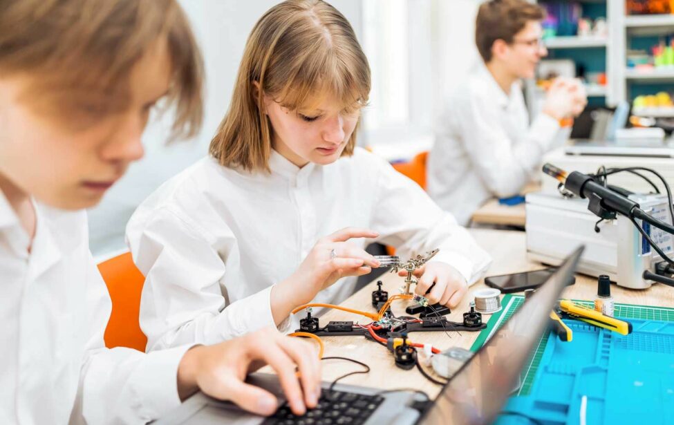 От&nbsp;чертежа до&nbsp;полета: чему учат в&nbsp;авиастроительных классах столичных школ