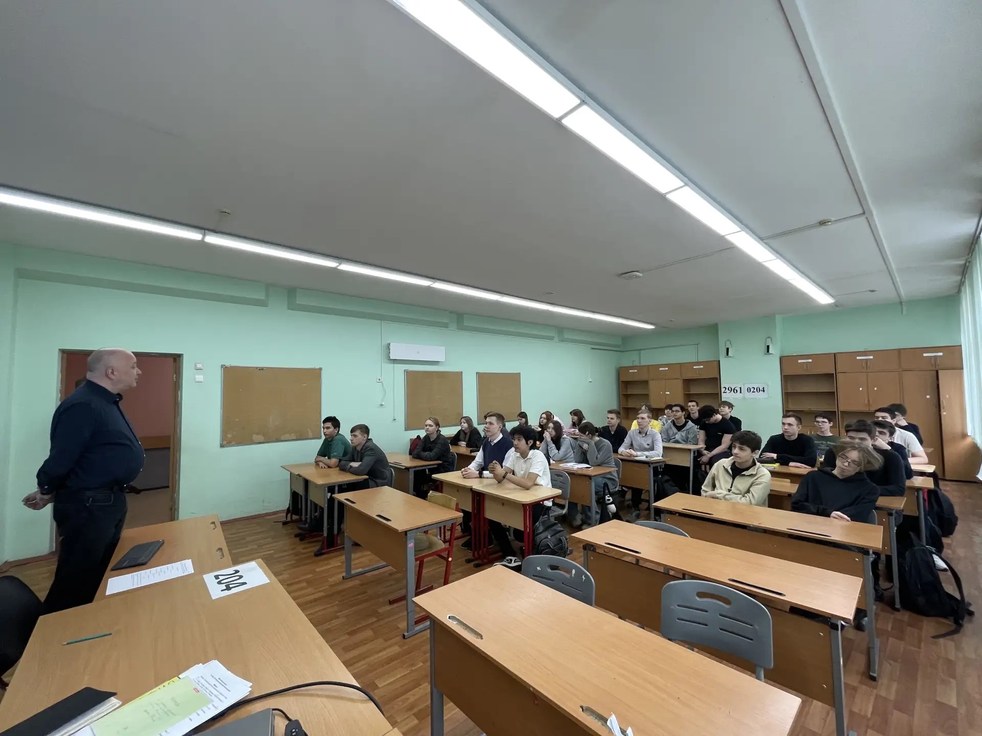 Доцент ИЦО прочитал лекцию про умные системы и интернет вещей в школе № 2129