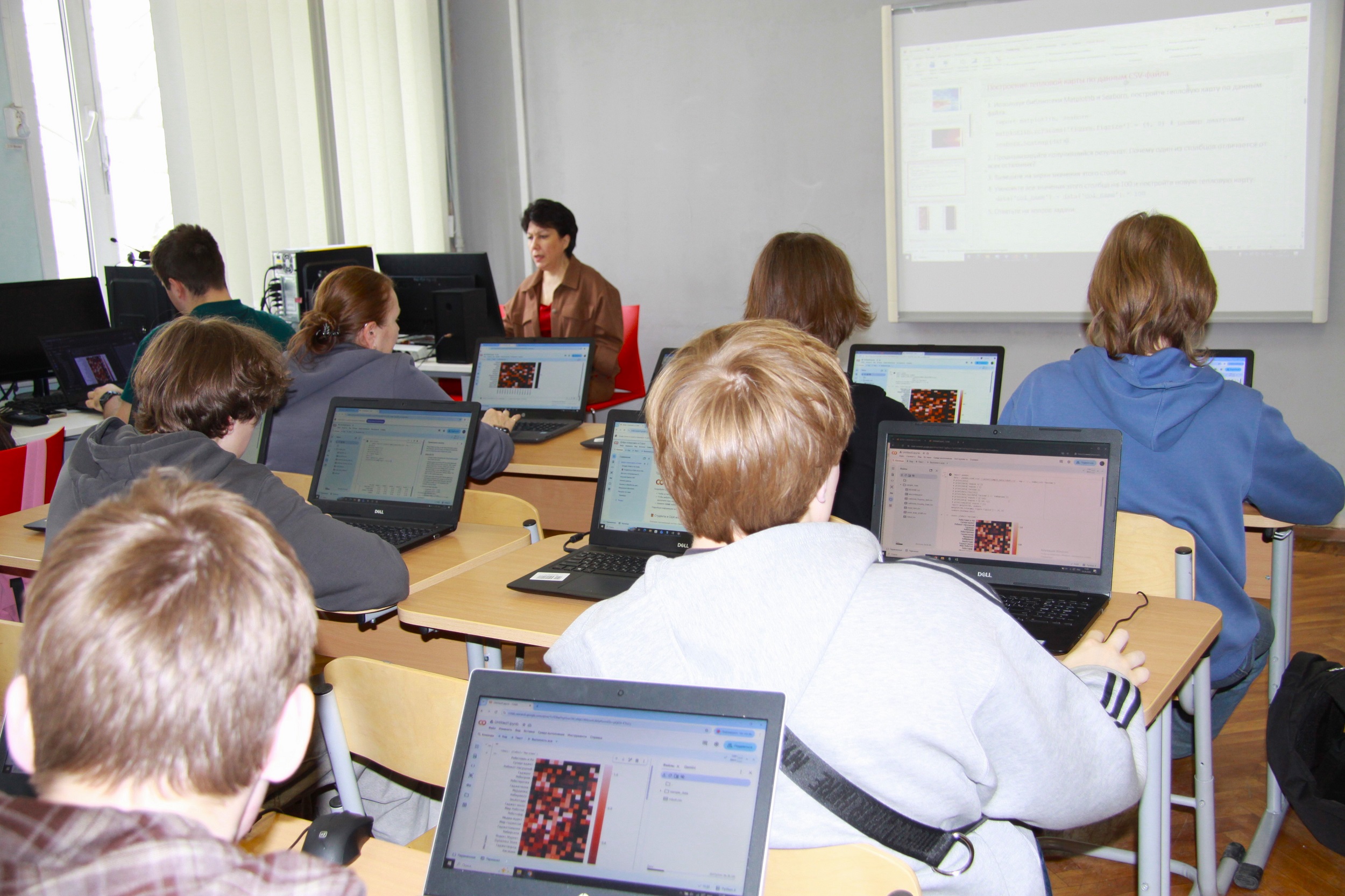 Совместные занятия школьников и студентов ИЦО МГПУ — шаг к осознанному выбору профессии