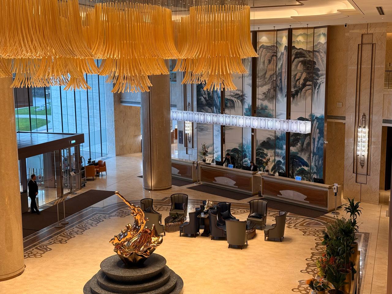 photo_5395785448992478710_y