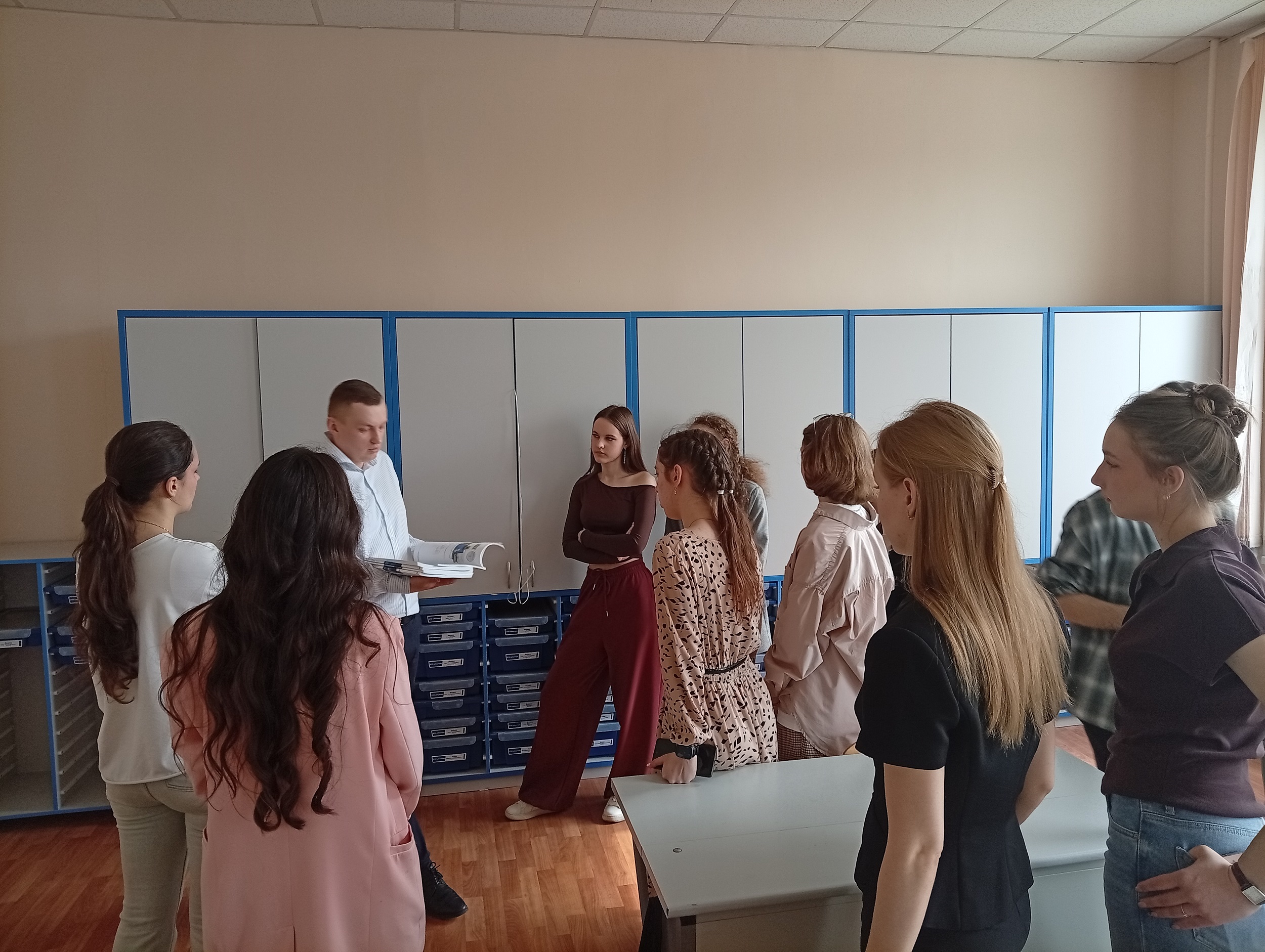 Студенты ИЦО познакомились с производством школьного физического оборудования