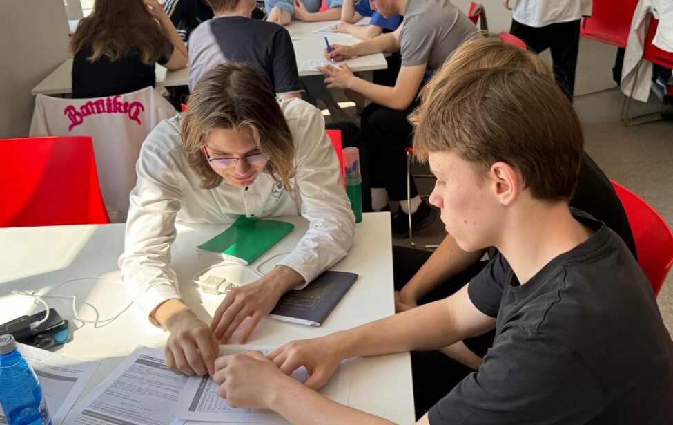 Совместные занятия школьников и&nbsp;студентов института цифрового образования